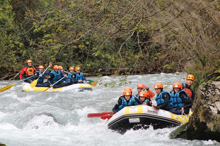 Cuál es la mejor empresa de Asturias para hacer rafting - Los Cauces Multi Aventura